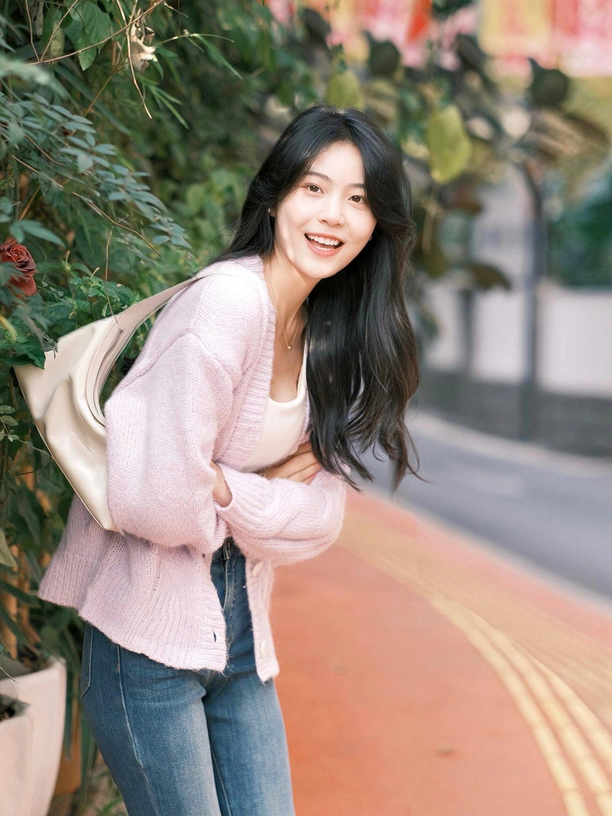 在外拍照，8个拍照姿势学起来，拍照自然上镜、温柔好看