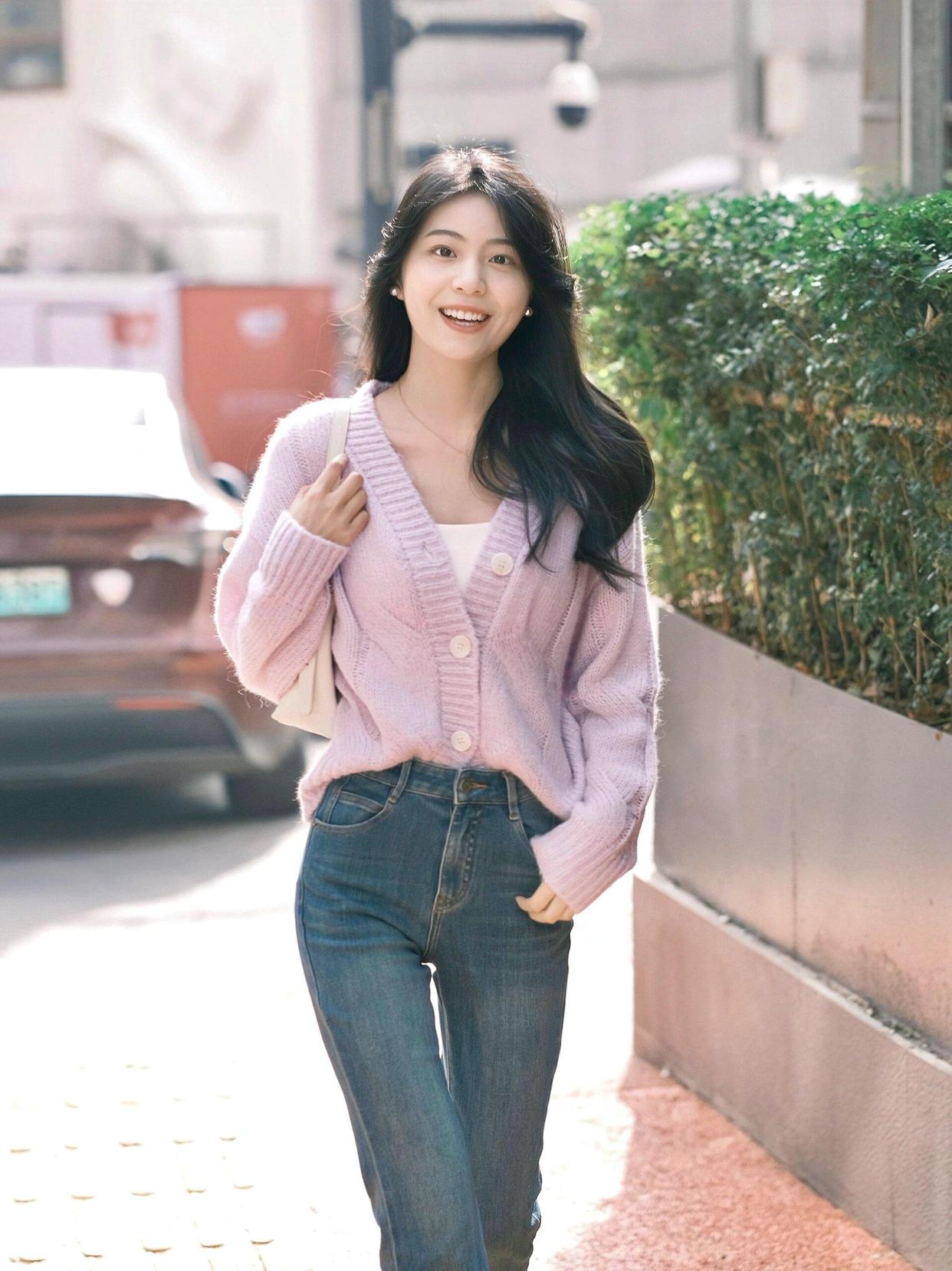 在外拍照，8个拍照姿势学起来，拍照自然上镜、温柔好看