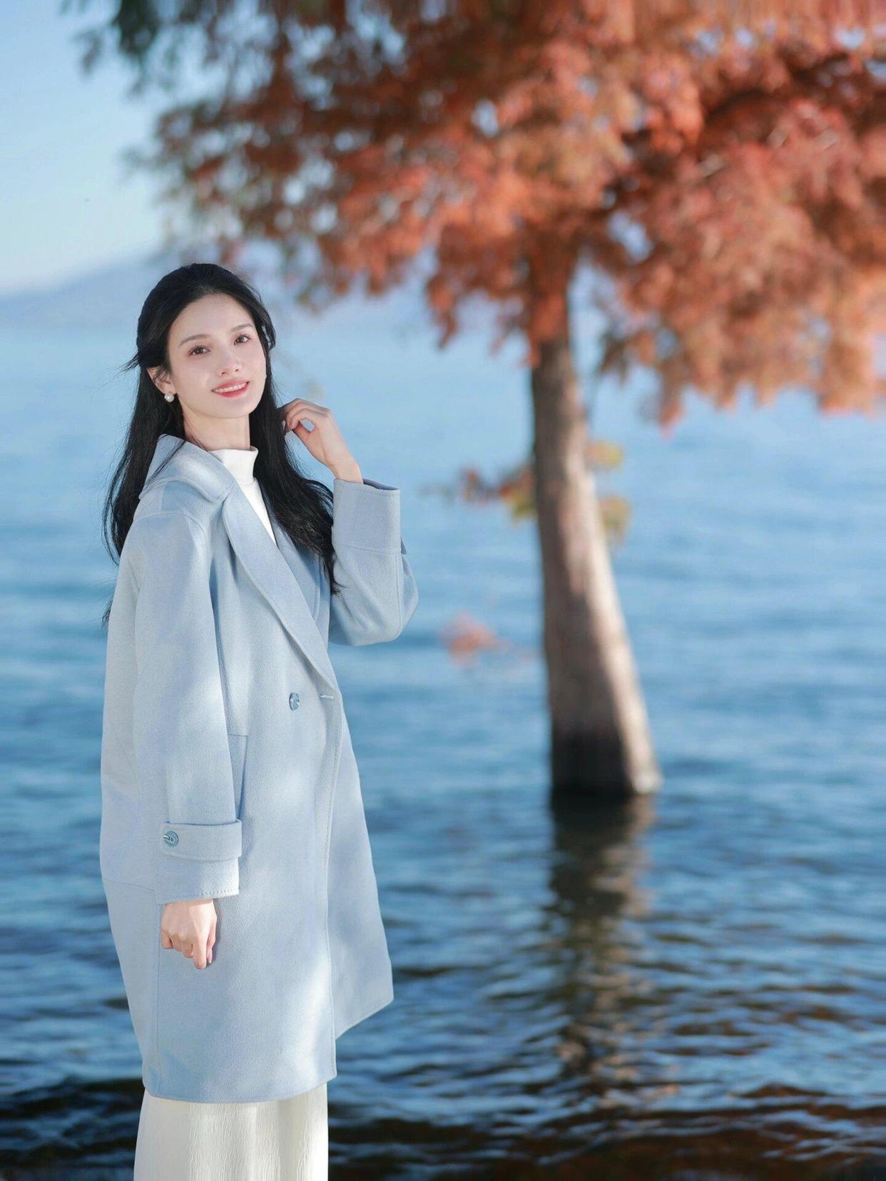 拒绝剪刀手，中年女士7个手部姿势，拍照优雅自然又好看