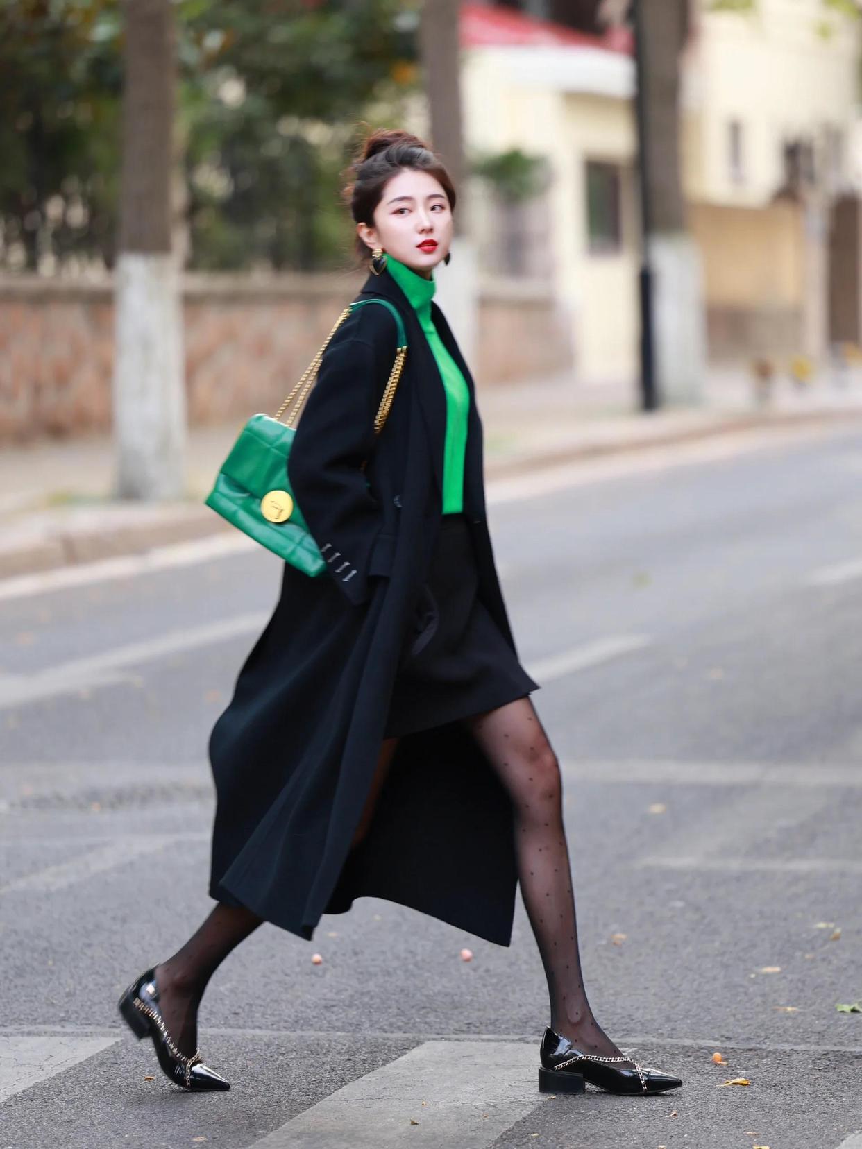 气质姐姐拍照姿势参考,这8个落落大方的姿势,气质优雅很好看