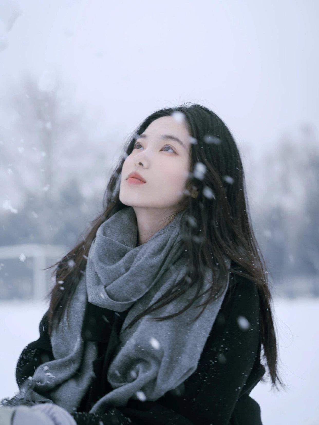 雪天拍照,记住10个拍照姿势,这样拍好看又有氛围感