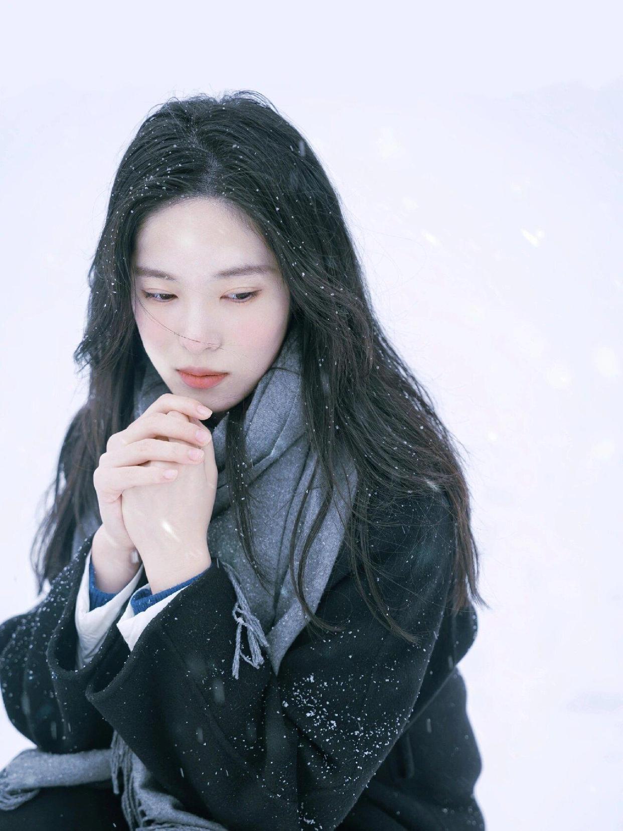 雪天拍照,记住10个拍照姿势,这样拍好看又有氛围感