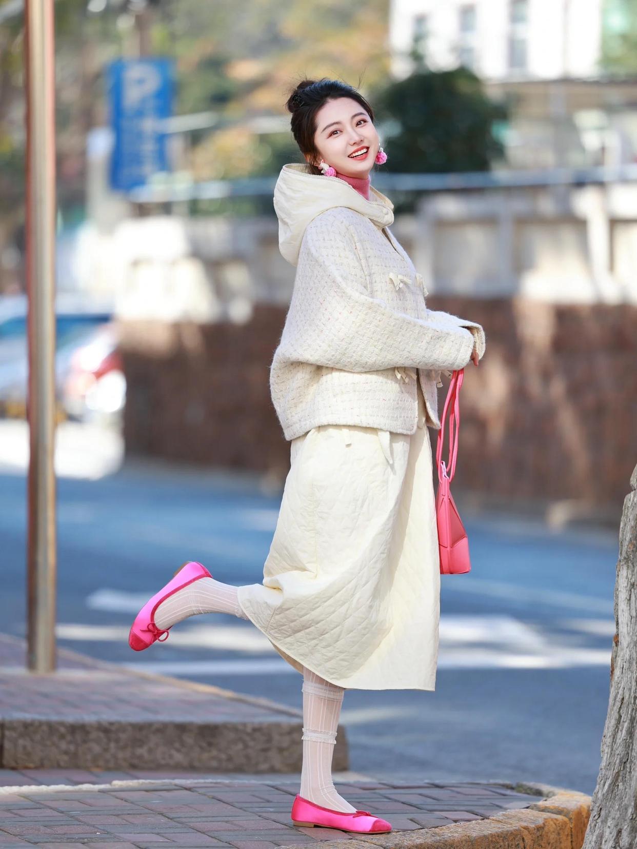 气质姐姐拍照姿势参考,这8个落落大方的姿势,气质优雅很好看