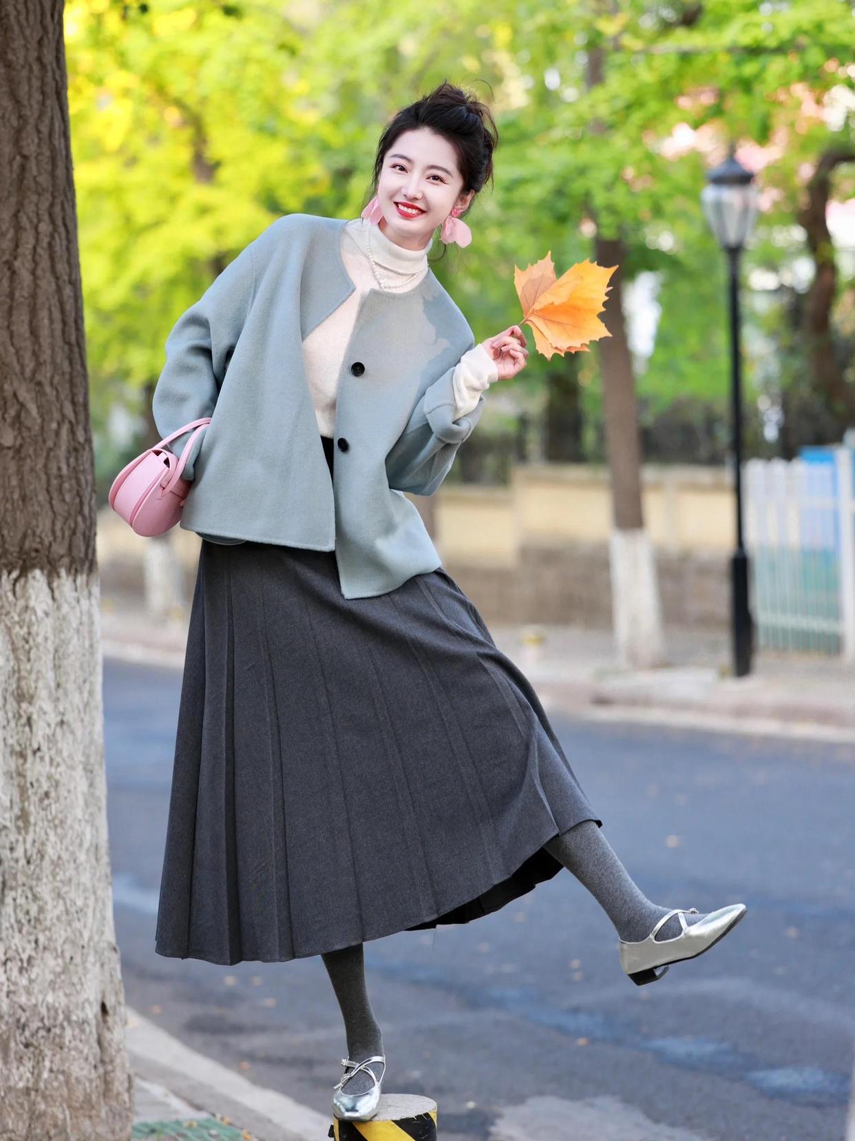 气质姐姐拍照姿势参考,这8个落落大方的姿势,气质优雅很好看