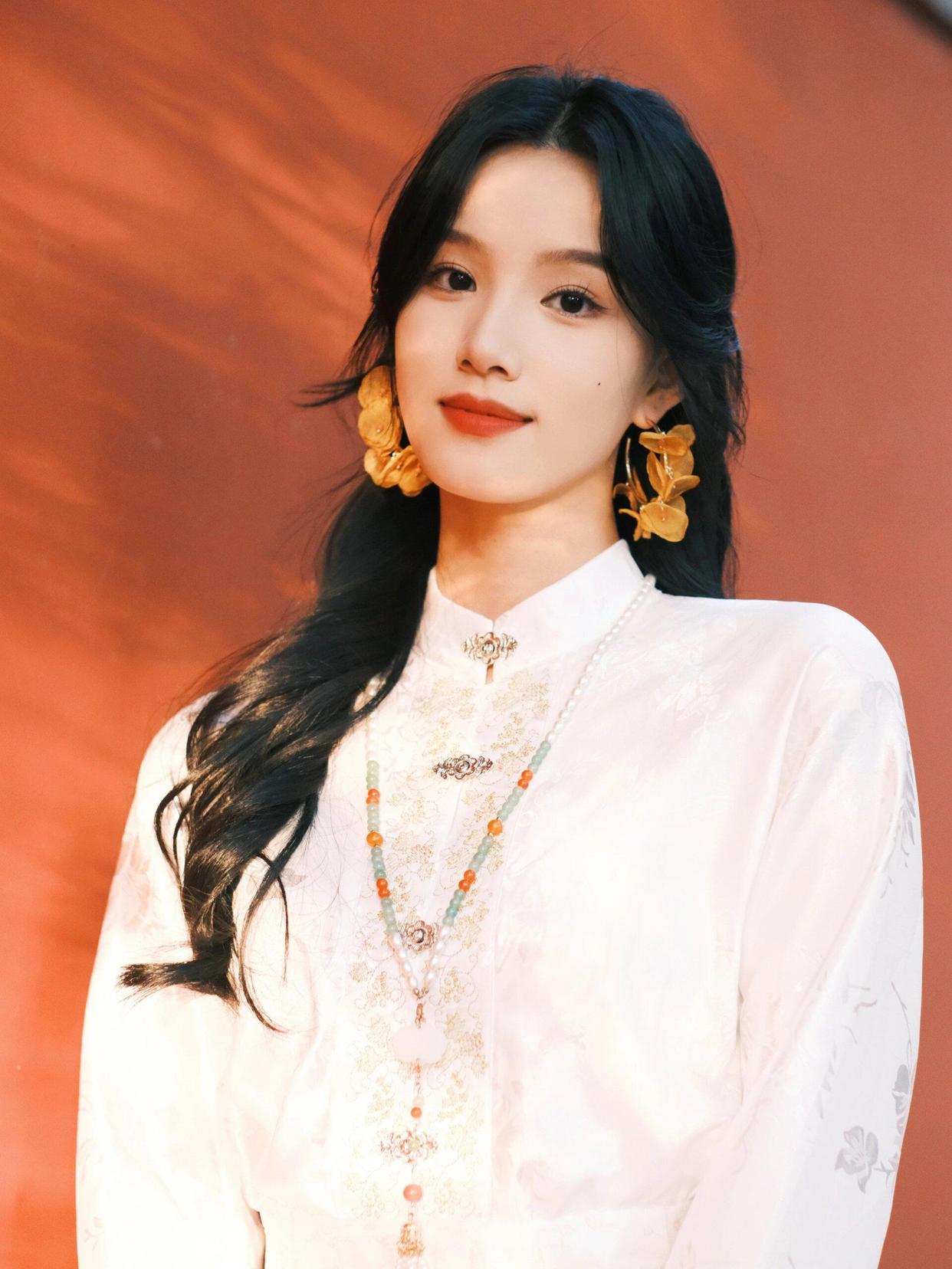 拍照动作集合:20个拍照姿势,掌握起来,拍照上镜又好看