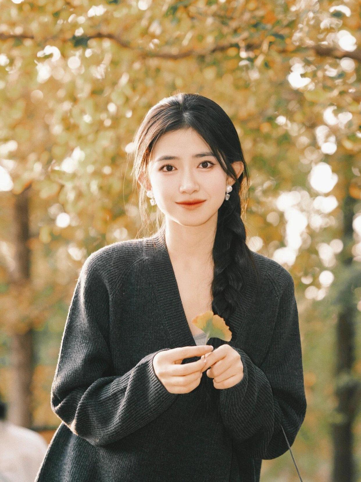 一个人拍照,7个姿势可以摆,这样拍照自然又漂亮