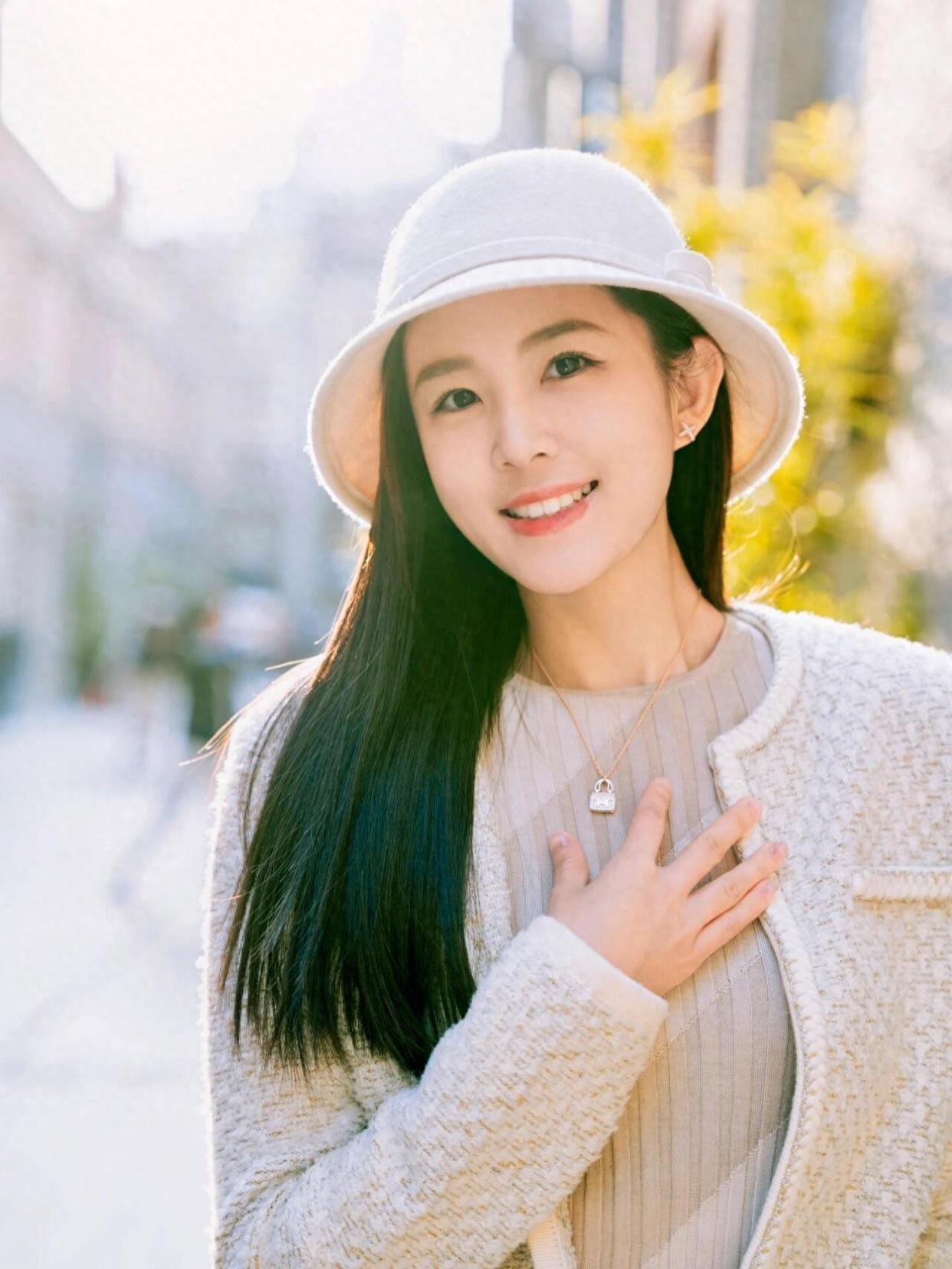 拍照动作集合:20个拍照姿势,掌握起来,拍照上镜又好看