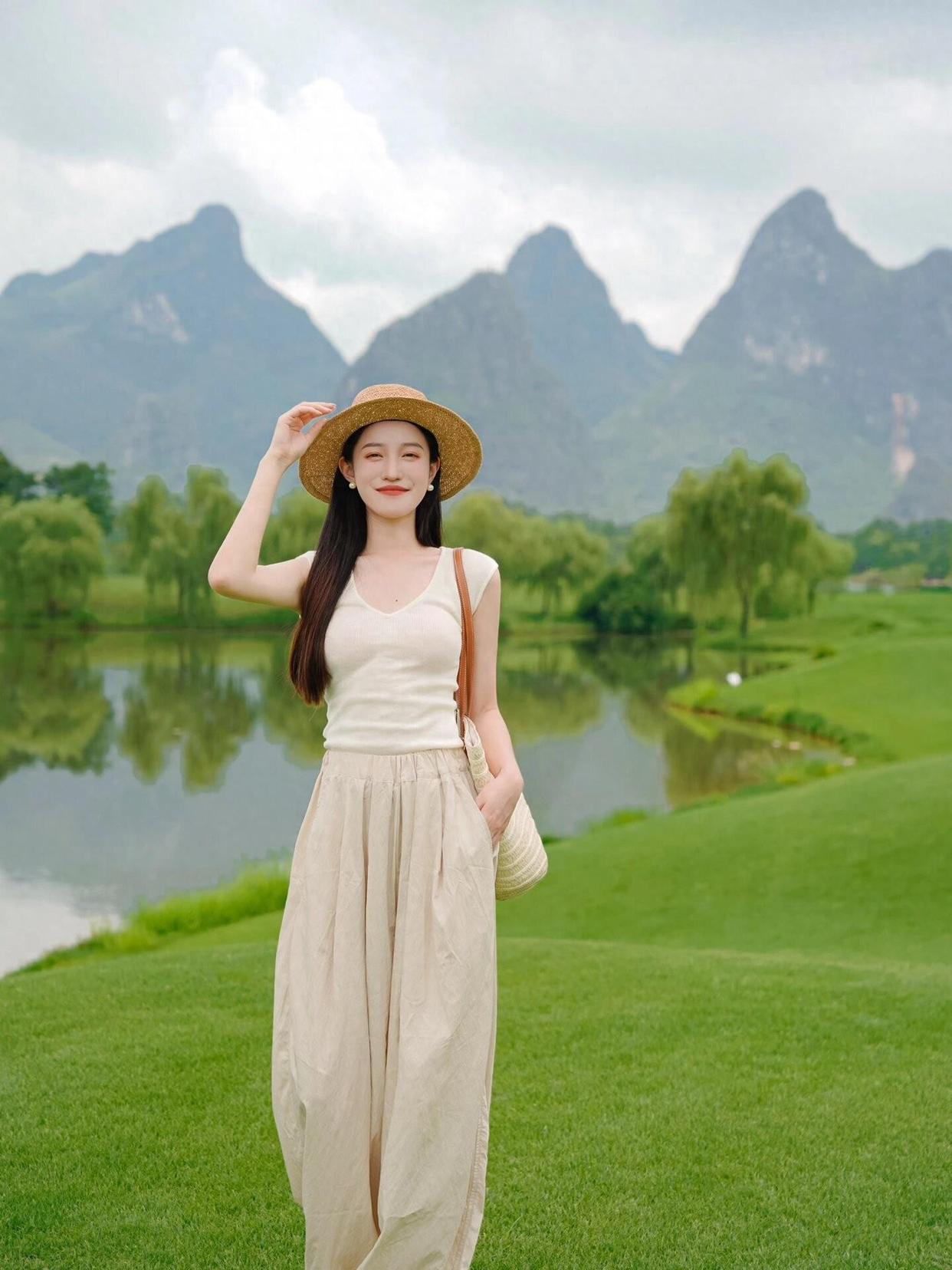 万能草地拍照站姿,显高显瘦,一学就会拍照很好看