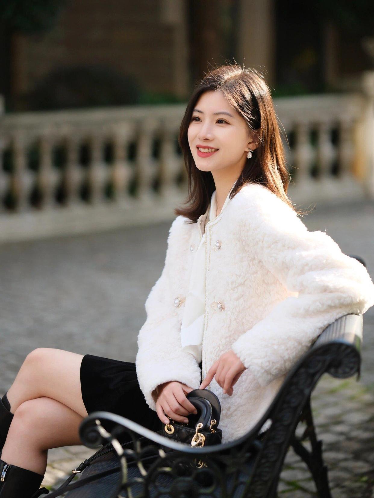 拍照动作集合:20个拍照姿势,掌握起来,拍照上镜又好看