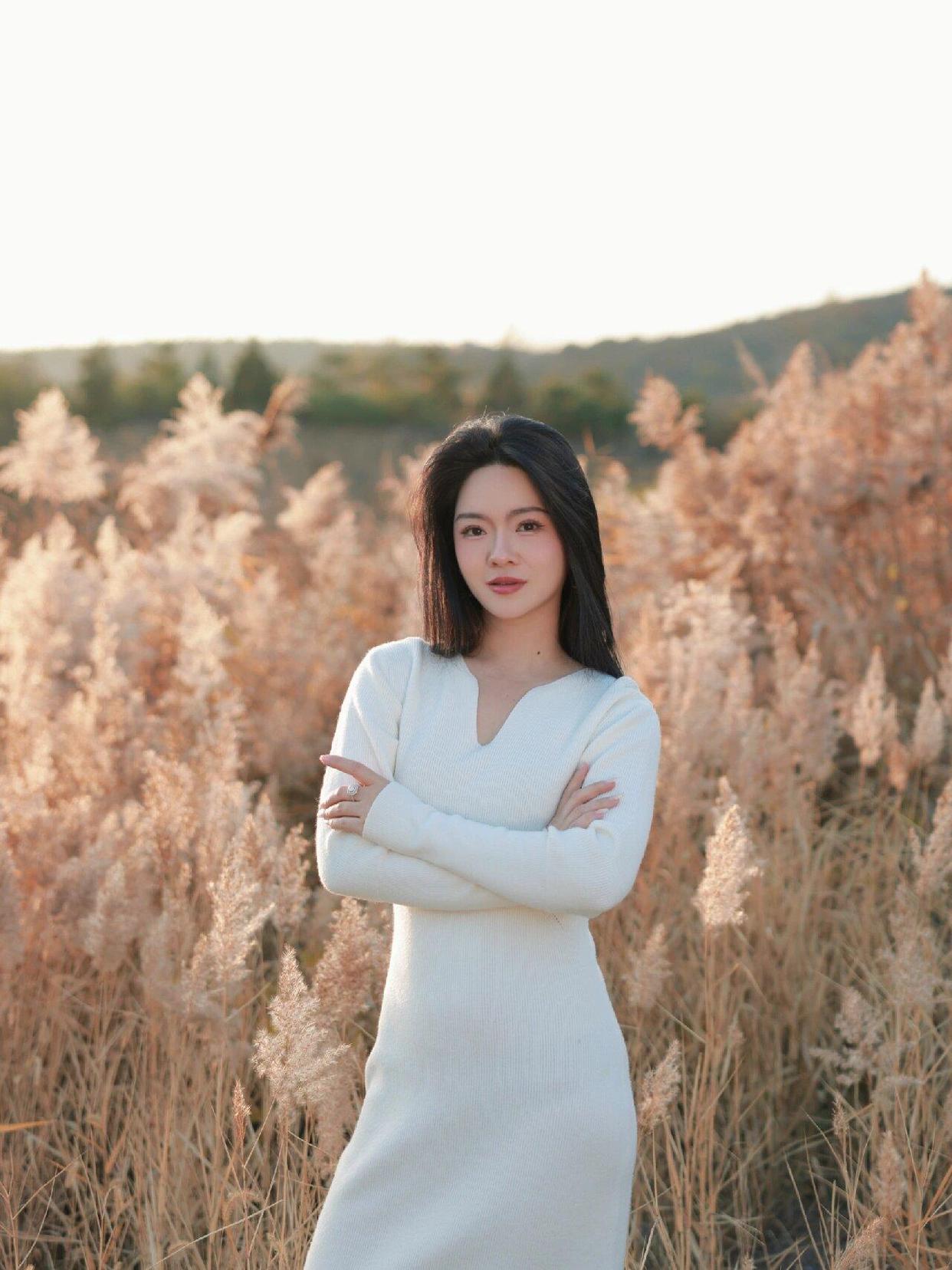 在外拍照9个姿势,简单好看,学会轻松拍出自然漂亮照片