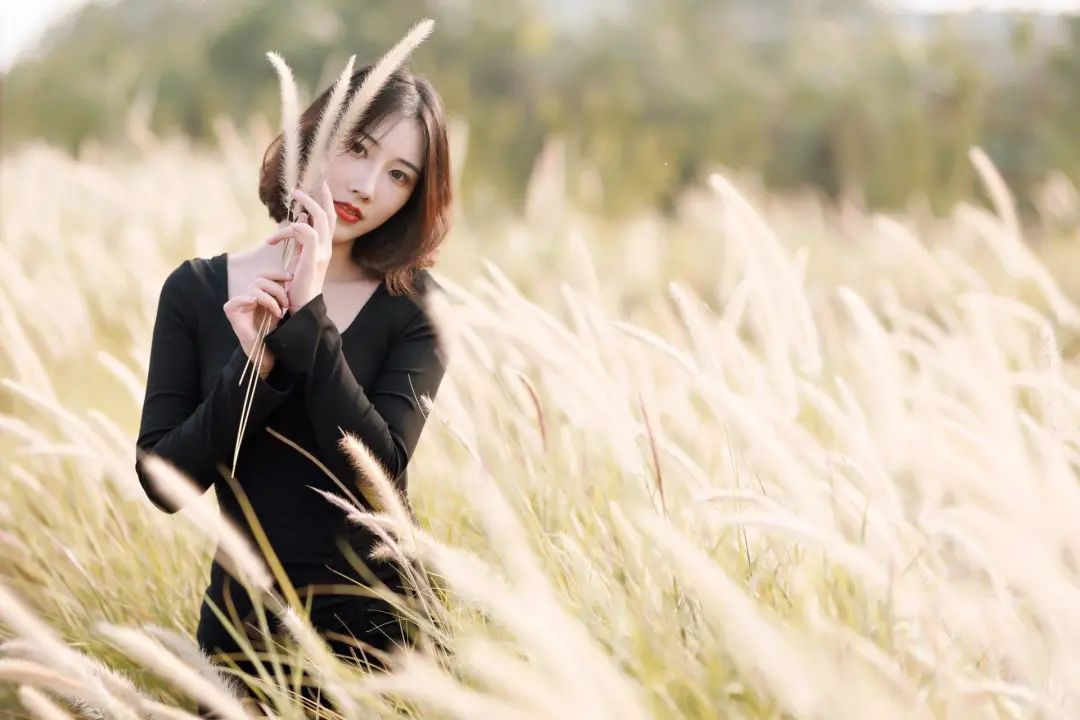 这81个拍照姿势,适合各种场景,在哪里拍照都出片漂亮