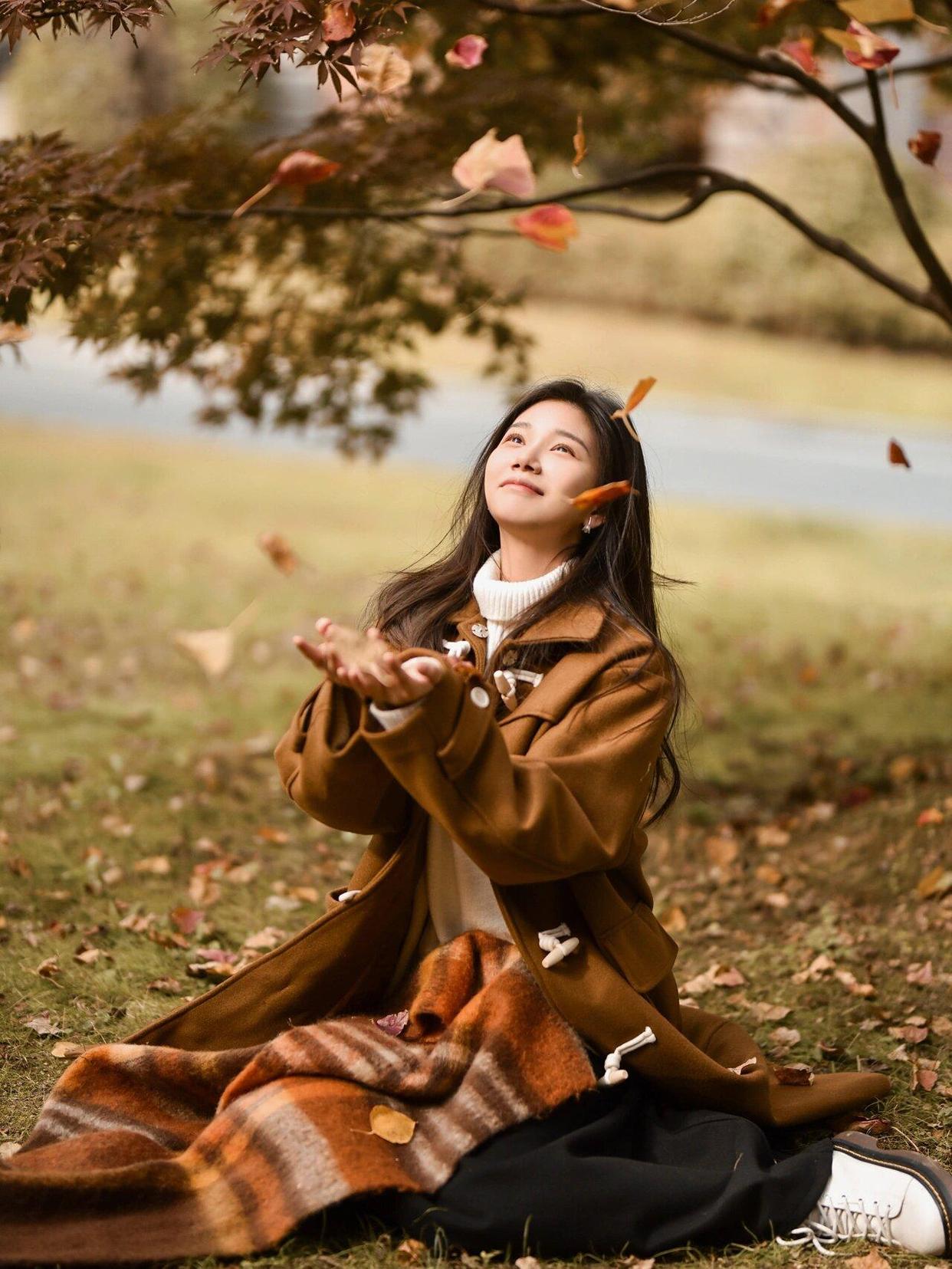 枫叶拍照别乱拍,8个拍照方法,学会拍出秋冬美美氛围感