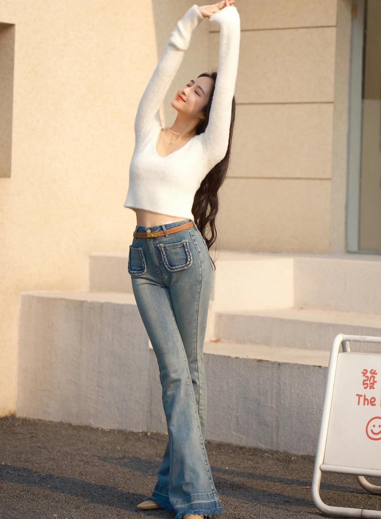 不怕镜头尴尬症,这8个简约好用的拍照姿势,出片自然很漂亮