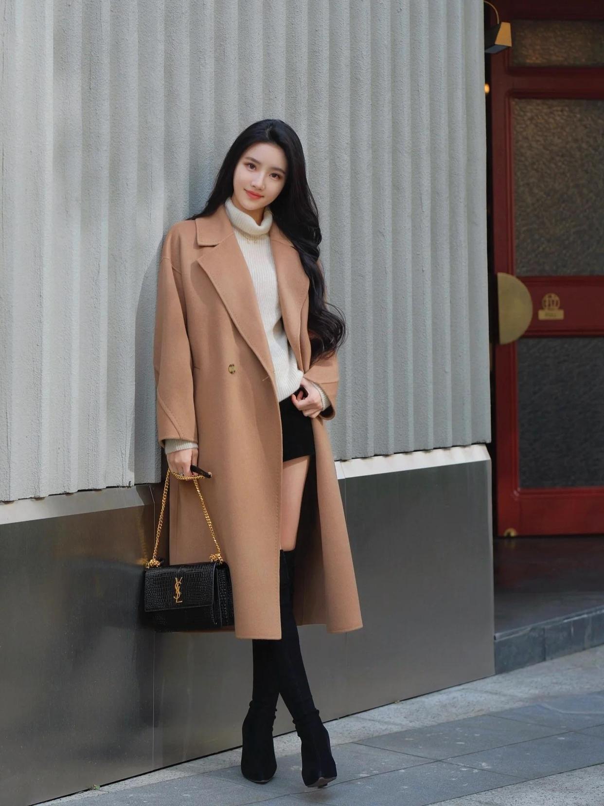 不怕镜头尴尬症,这8个简约好用的拍照姿势,出片自然很漂亮