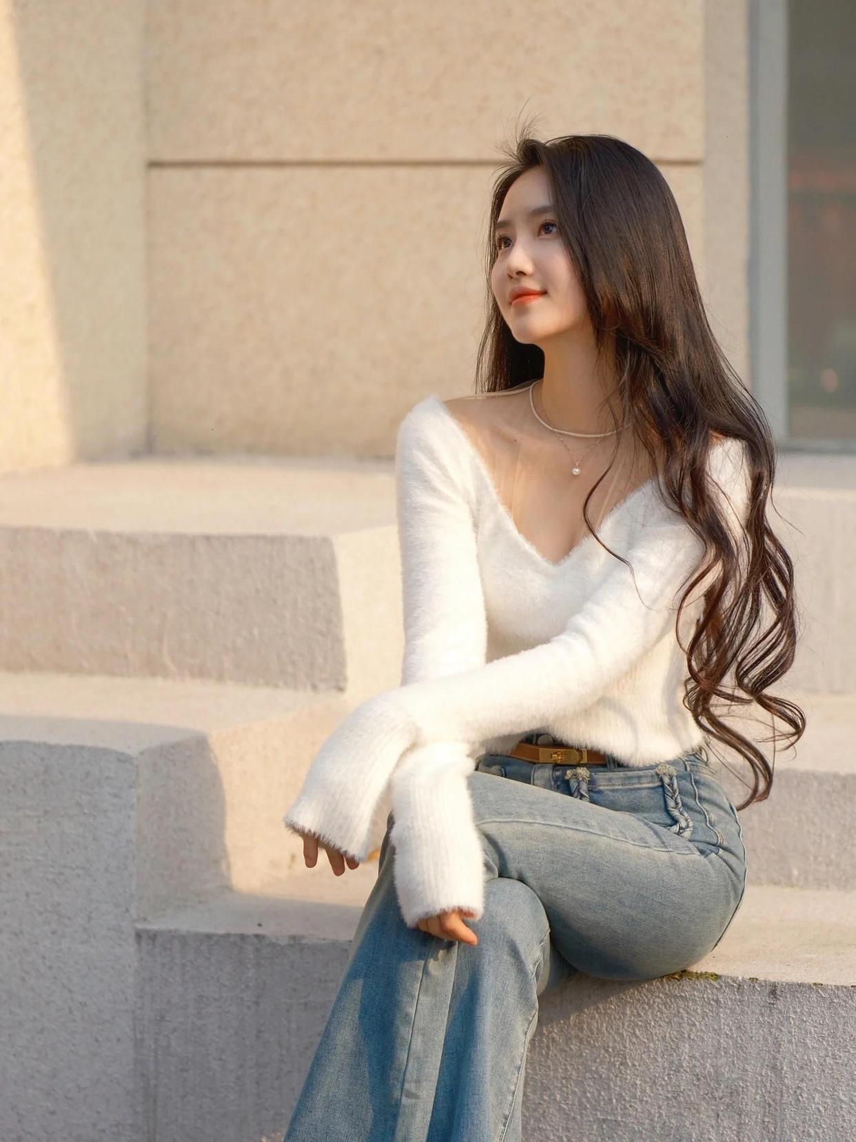 不怕镜头尴尬症,这8个简约好用的拍照姿势,出片自然很漂亮