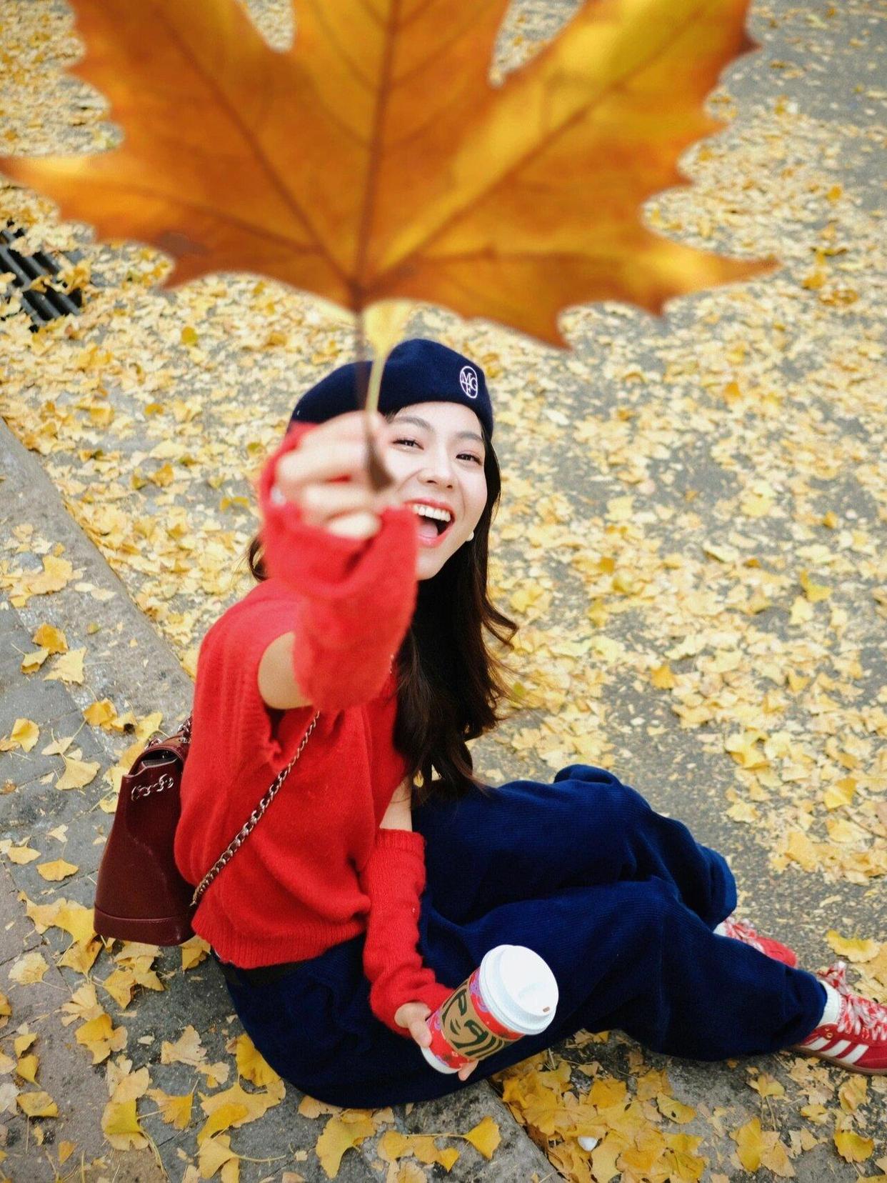 枫叶拍照别乱拍,8个拍照方法,学会拍出秋冬美美氛围感