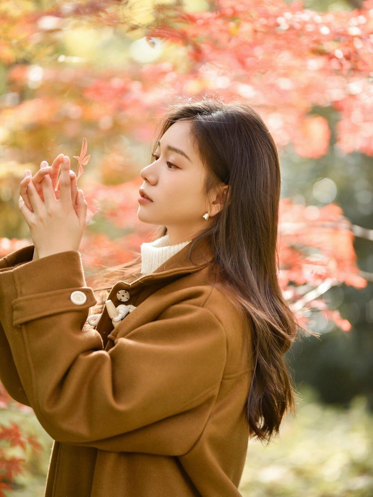 枫叶拍照别乱拍,8个拍照方法,学会拍出秋冬美美氛围感