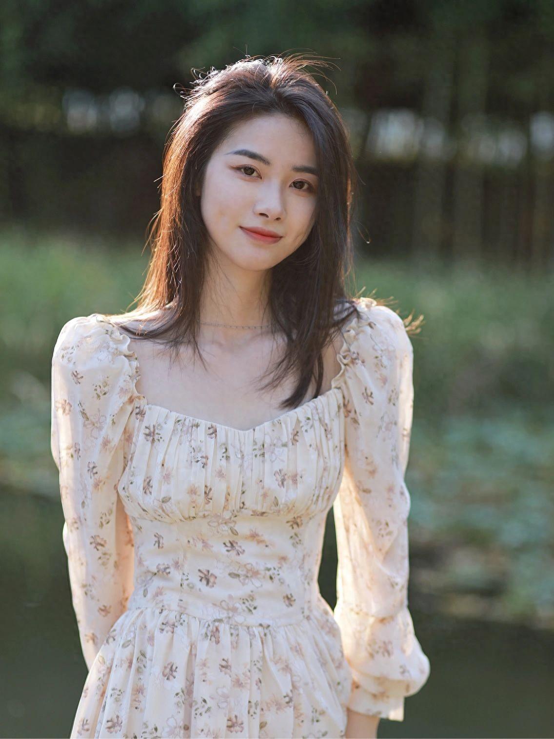 全身照站姿怎么拍,9个姿势,温柔又出片,腿长又好看