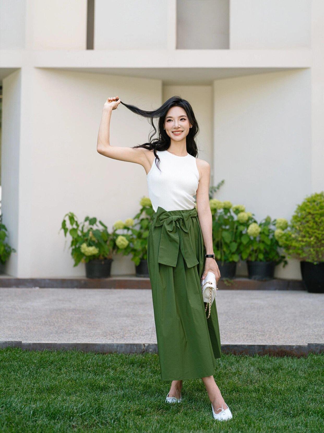 拍照呆板又尴尬?9个姿势学一学,简单就能拍得很漂亮