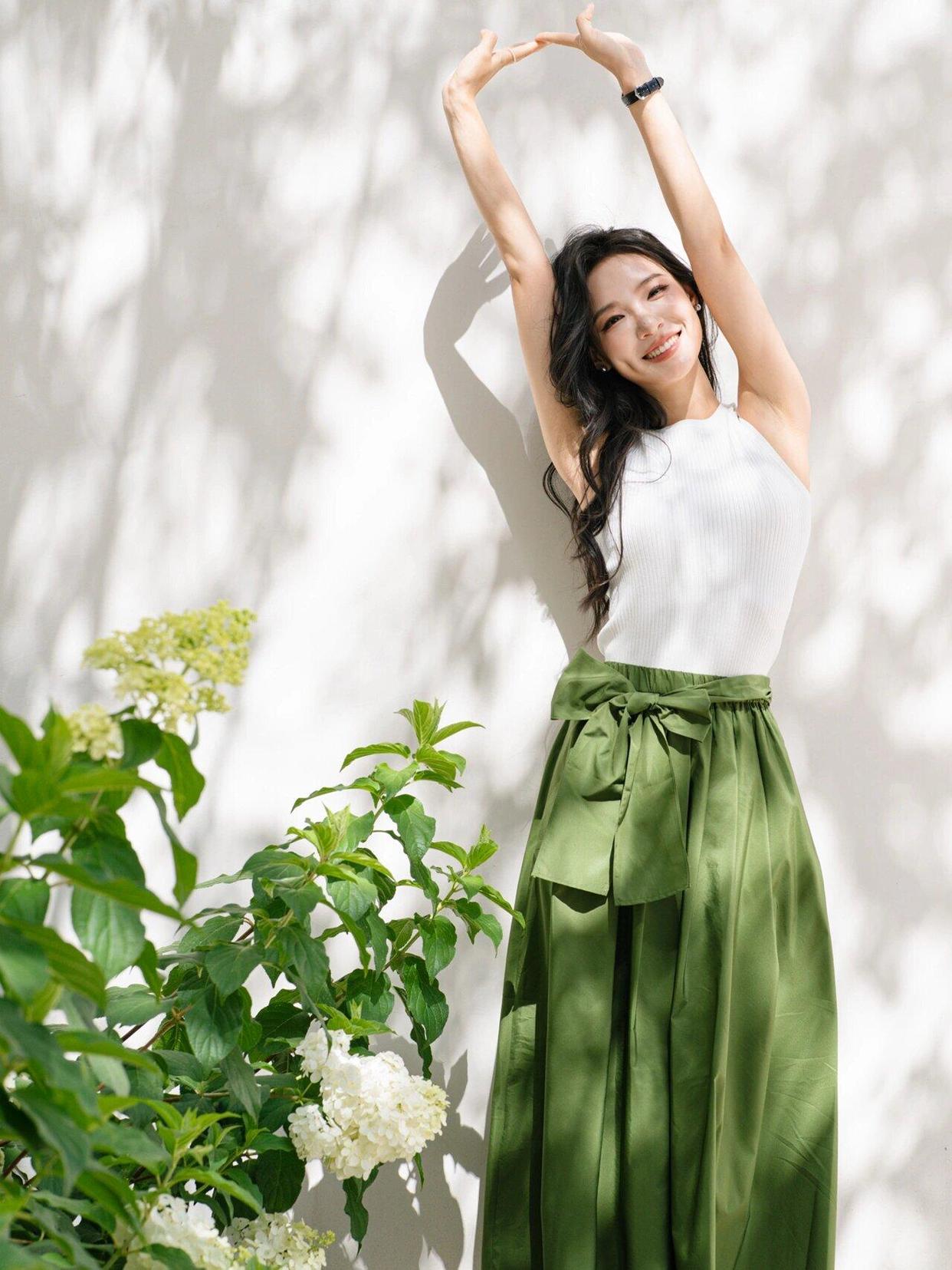 拍照呆板又尴尬?9个姿势学一学,简单就能拍得很漂亮