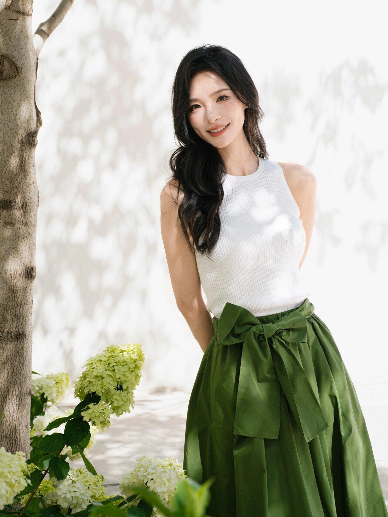 拍照呆板又尴尬?9个姿势学一学,简单就能拍得很漂亮