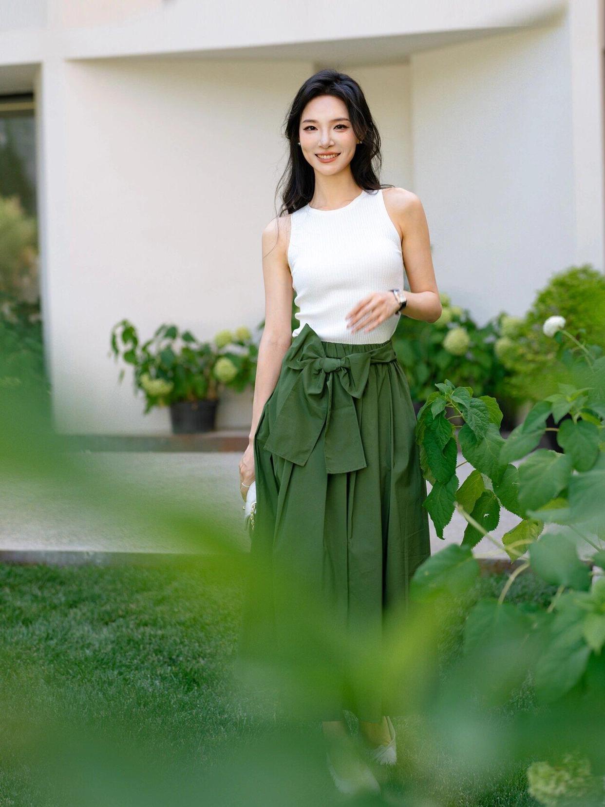 拍照呆板又尴尬?9个姿势学一学,简单就能拍得很漂亮