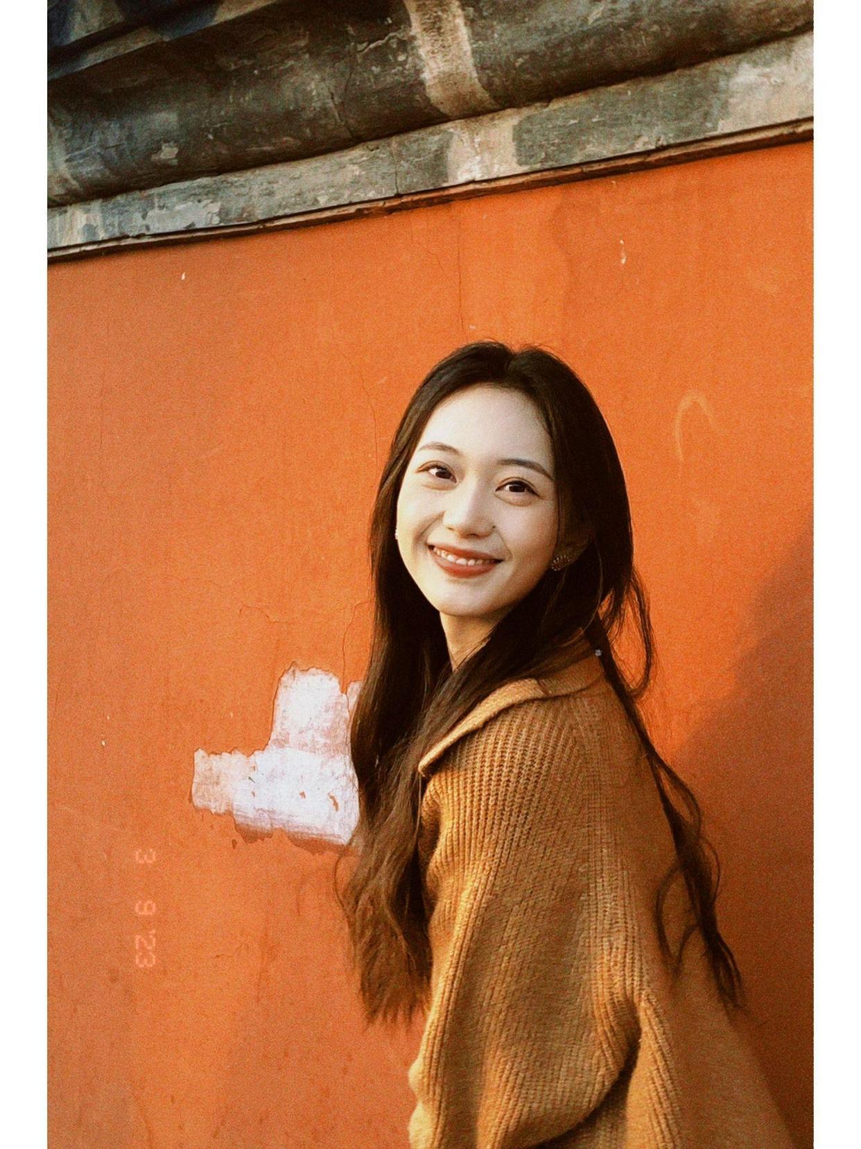 轻松上镜,美翻朋友圈!8个简单好看的拍照姿势,新手必备