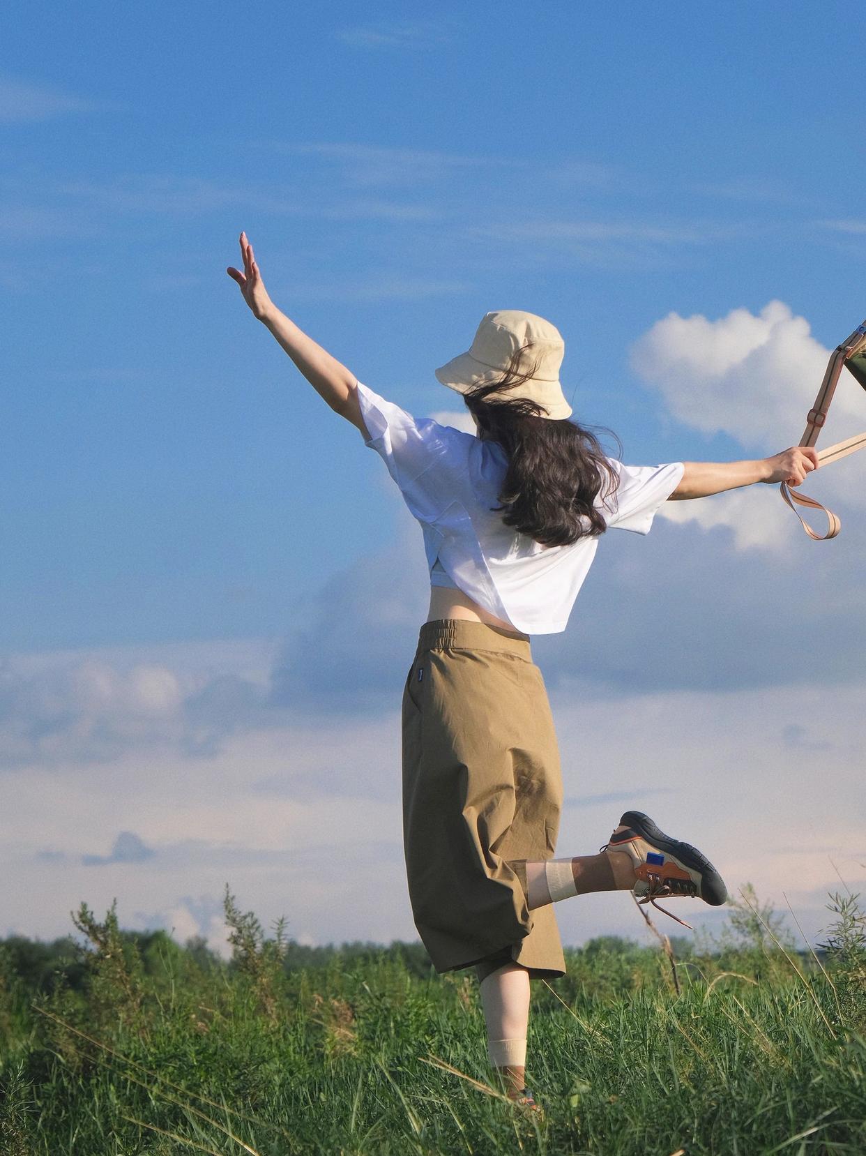 轻松上镜,美翻朋友圈!8个简单好看的拍照姿势,新手必备