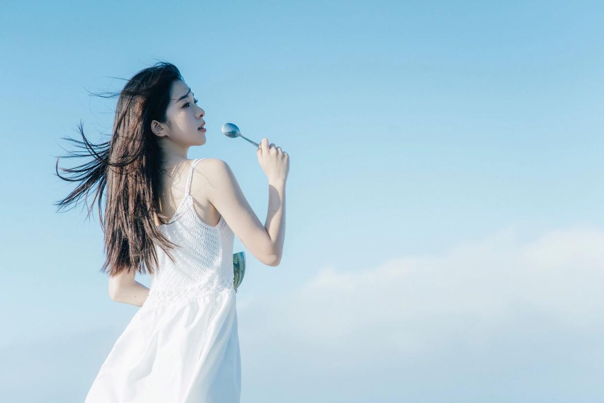 轻松上镜,美翻朋友圈!8个简单好看的拍照姿势,新手必备