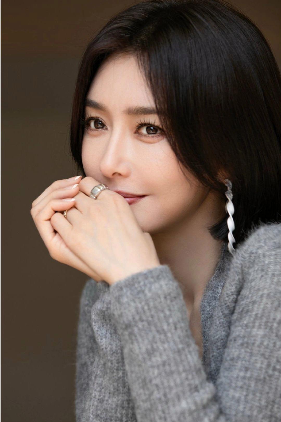 出片超高有气质,8个拍照姿势,自然好看又吸睛