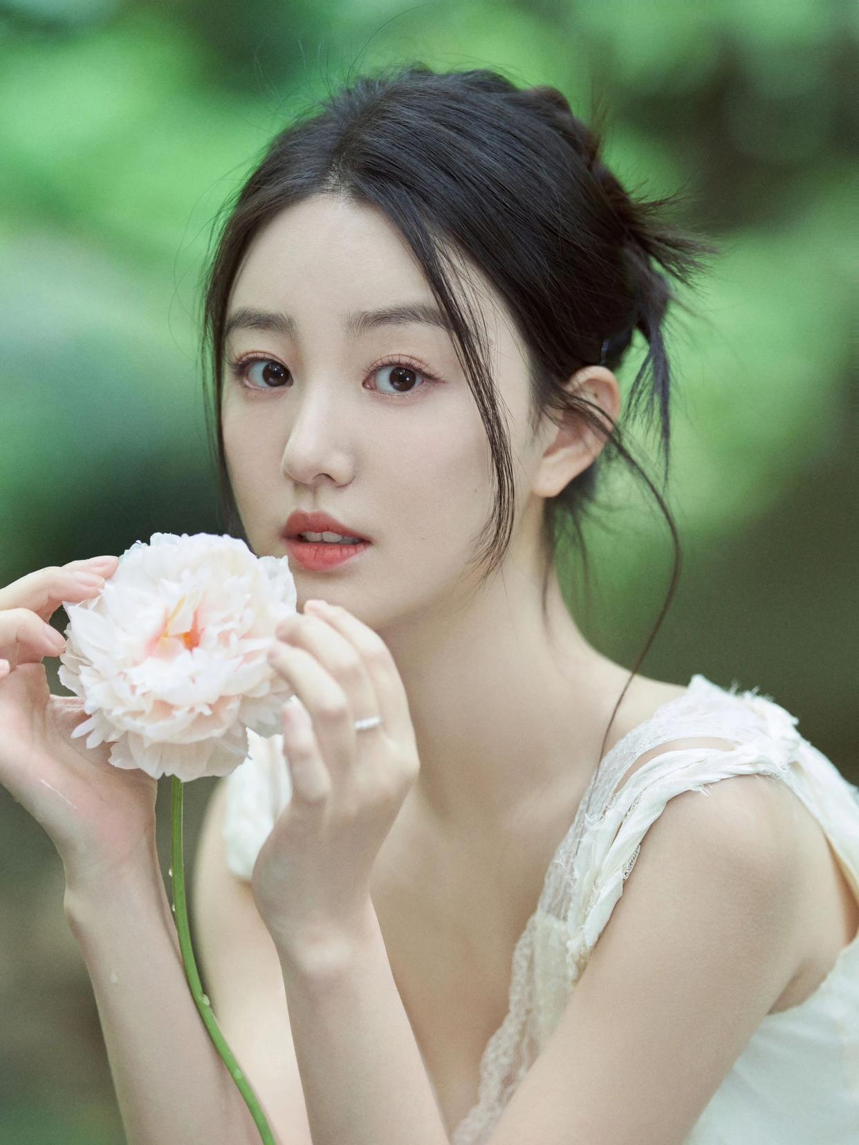 出片超高有气质,8个拍照姿势,自然好看又吸睛