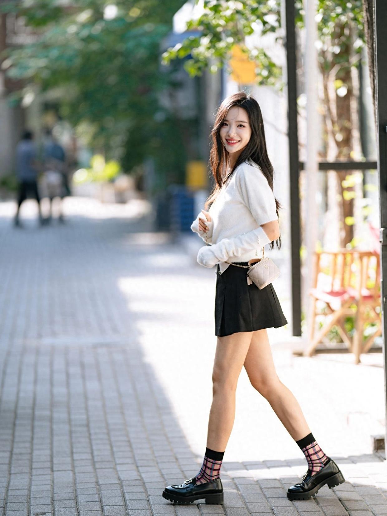 8个拍照姿势,简单易学,拍全身照气质好,又高又好看