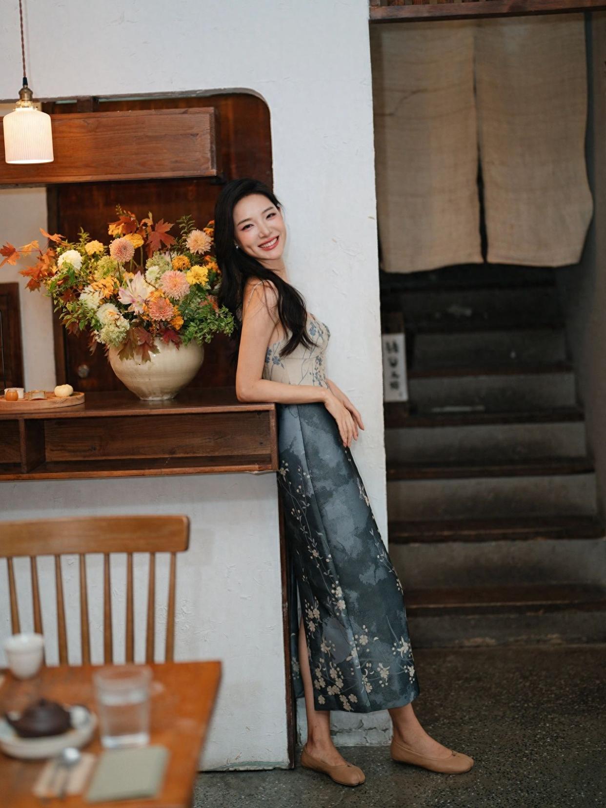 8个拍照姿势,简单易学,拍全身照气质好,又高又好看