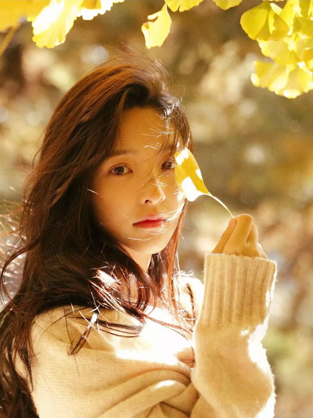 秋季人像这样拍,又美又有氛围感,发朋友圈获赞无数