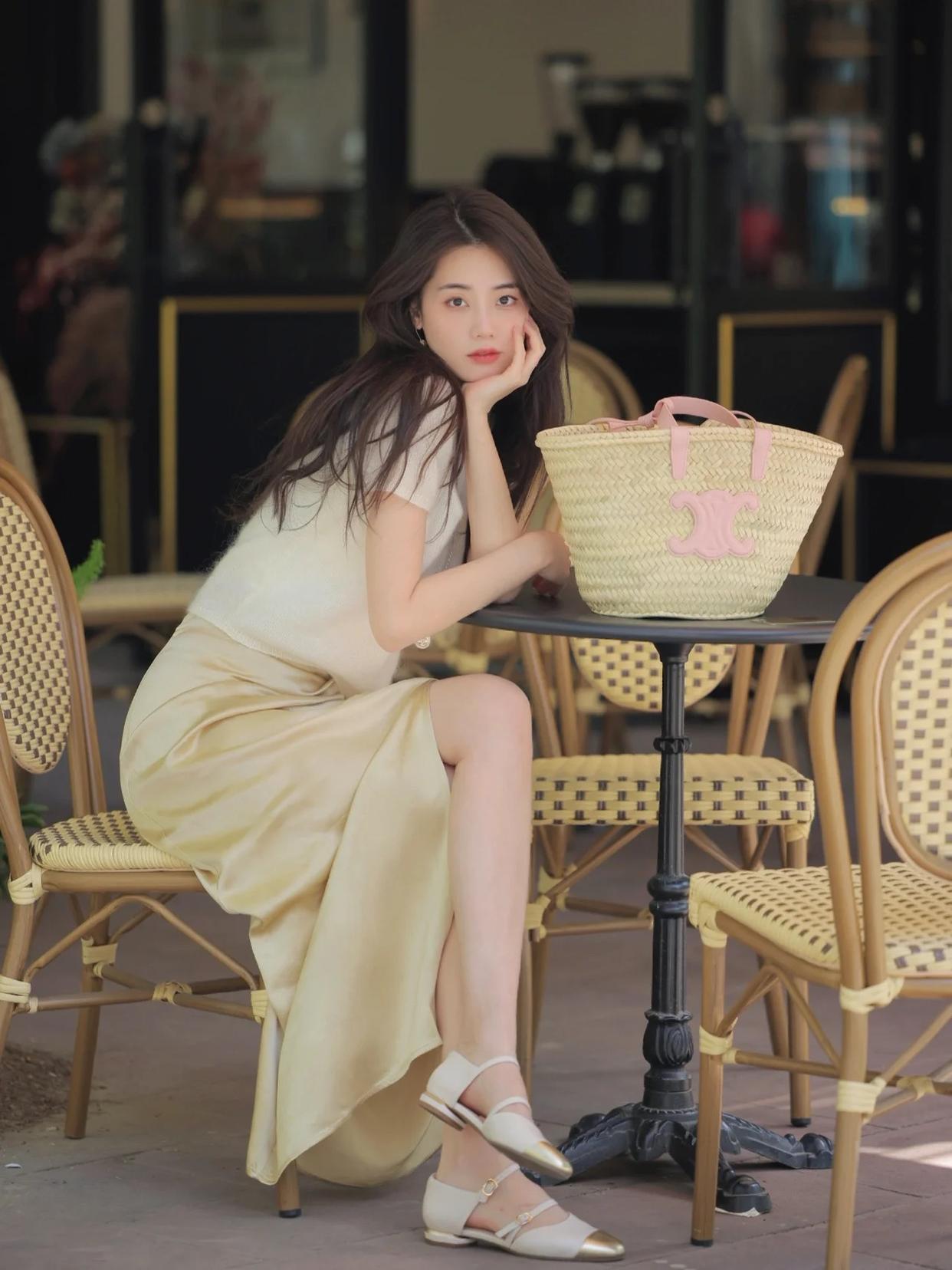 穿裙子如何拍照更有气质?这些实用技巧,自然大方很有味道