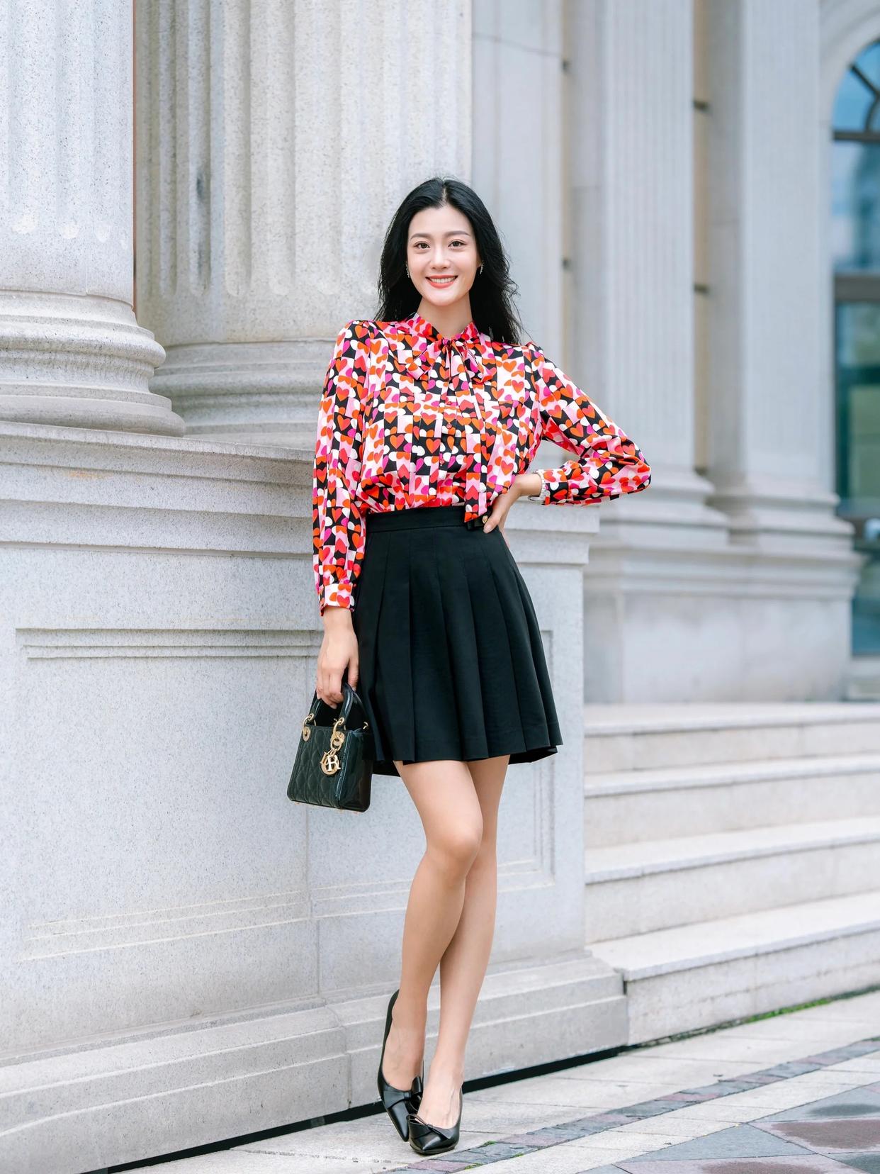 穿裙子拍照不为姿势发愁,8个自然大方的姿势,上镜好看很优雅