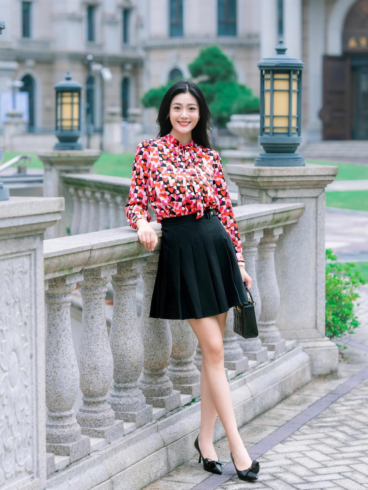 穿裙子拍照不为姿势发愁,8个自然大方的姿势,上镜好看很优雅