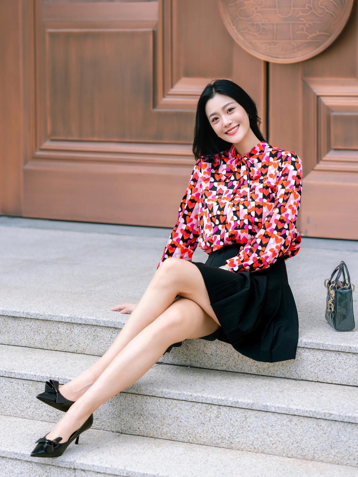 穿裙子拍照不为姿势发愁,8个自然大方的姿势,上镜好看很优雅