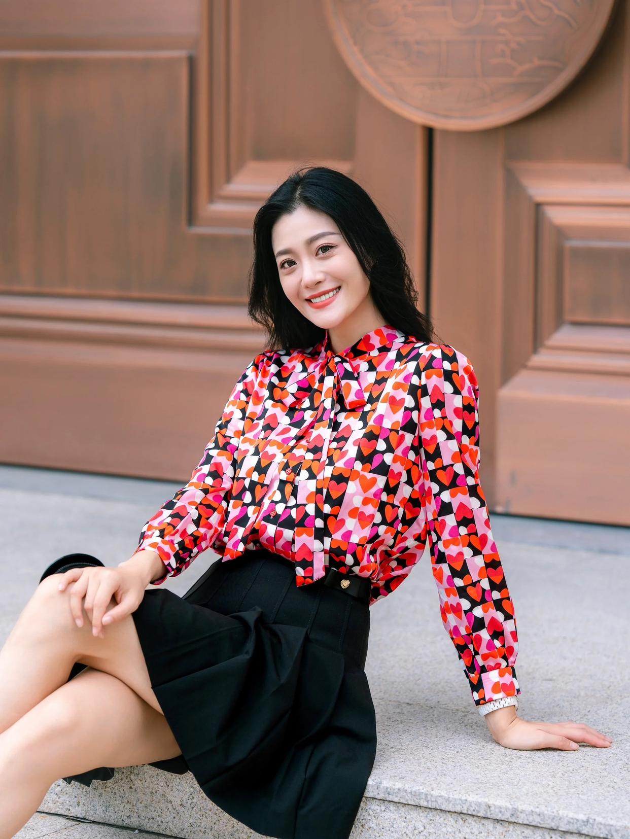 穿裙子拍照不为姿势发愁,8个自然大方的姿势,上镜好看很优雅