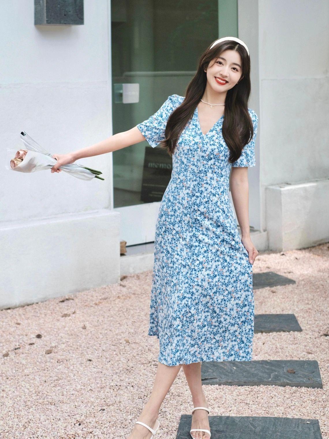 9个万能全身拍照姿势,这样拍,显高显瘦好看起来