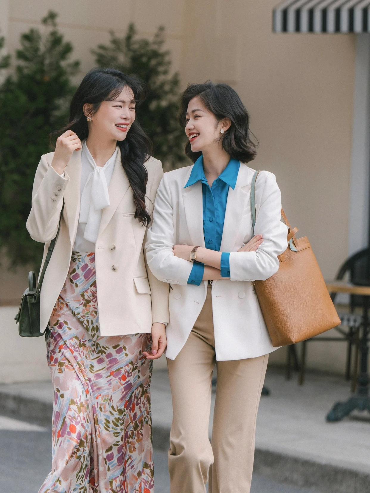 和闺蜜一起拍照,试试这样拍,自然好看很有爱