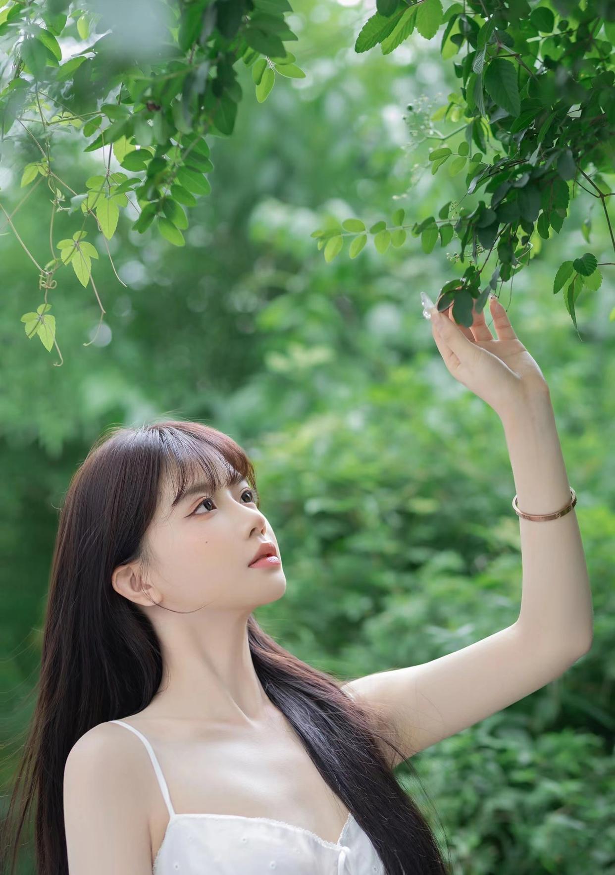 好看的手姿不嫌少,11个自然漂亮的手部姿势,拍照一个比一个好看