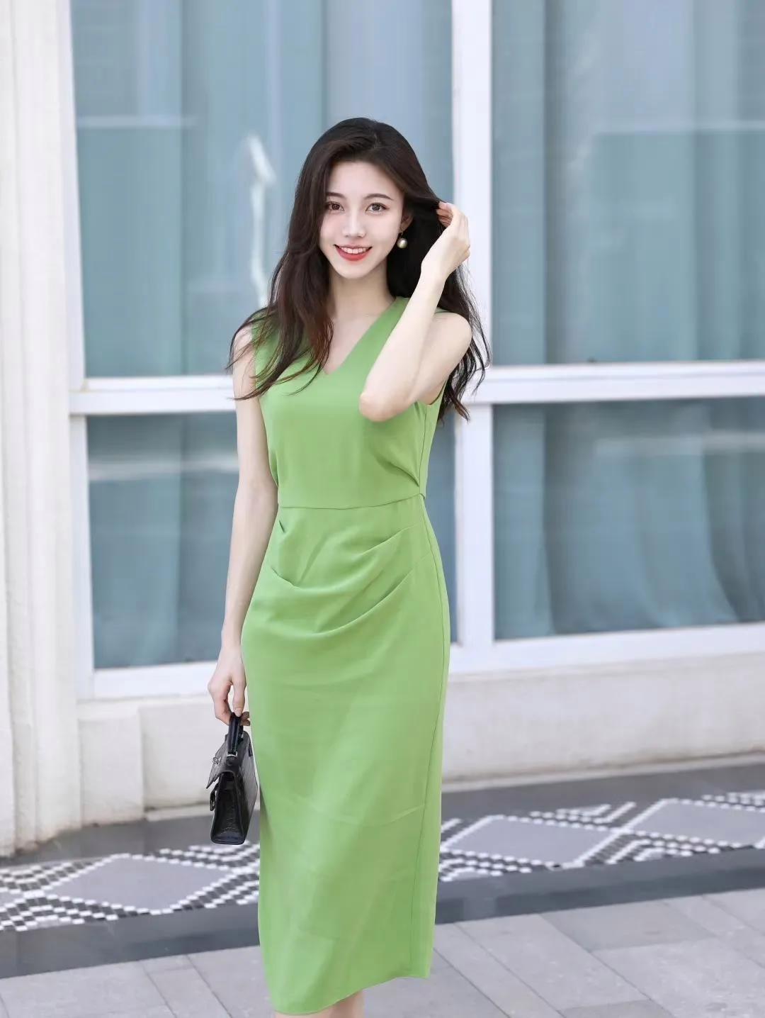 9个全身站姿拍照姿势,各有各的好看,教你拍出自然显高的全身照