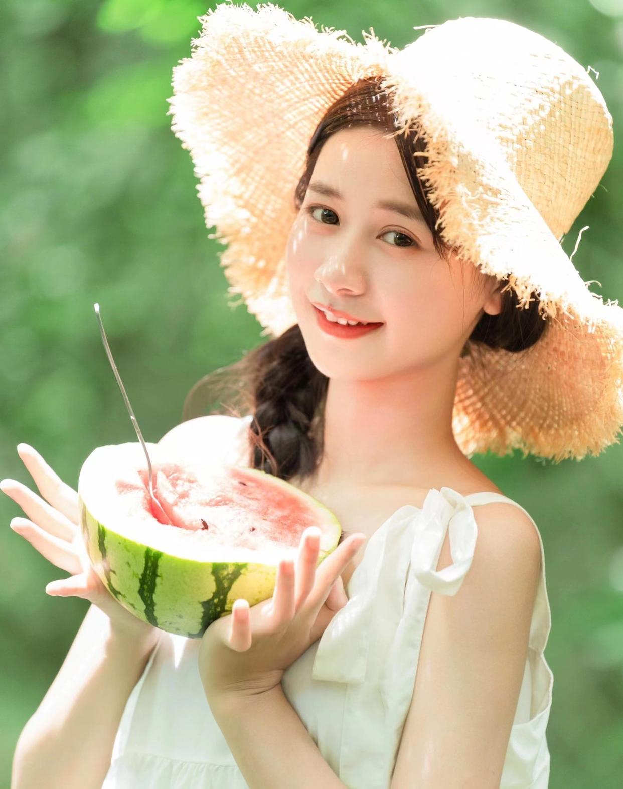 好看的手姿不嫌少,11个自然漂亮的手部姿势,拍照一个比一个好看