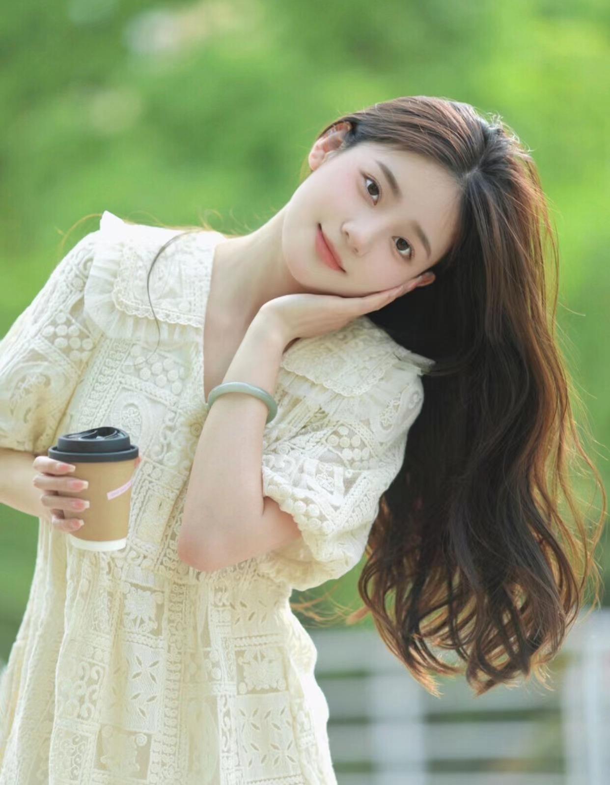 好看的手姿不嫌少,11个自然漂亮的手部姿势,拍照一个比一个好看