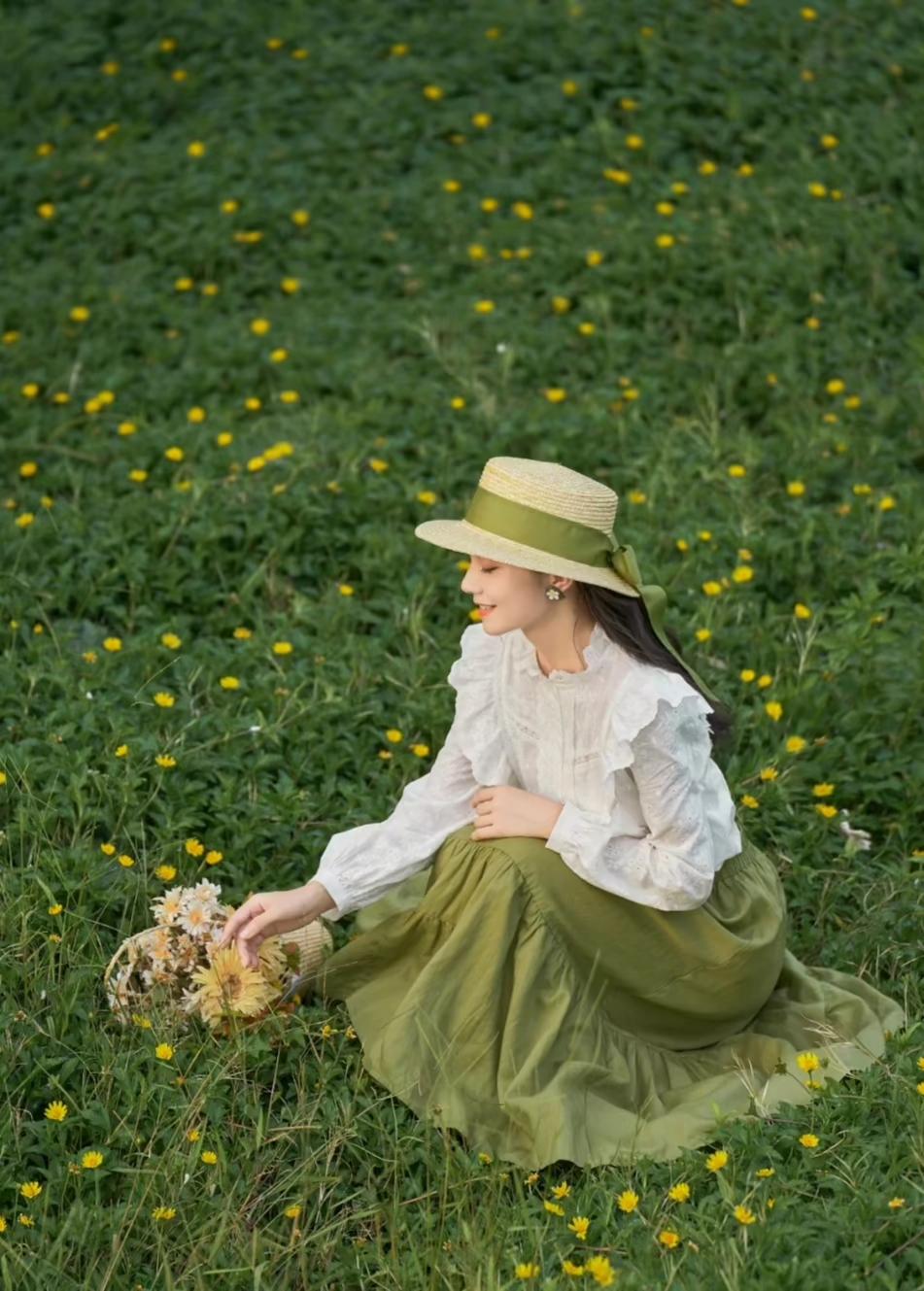 女生穿上裙子拍照,推荐这8个姿势,简约大方拍出你的各种美