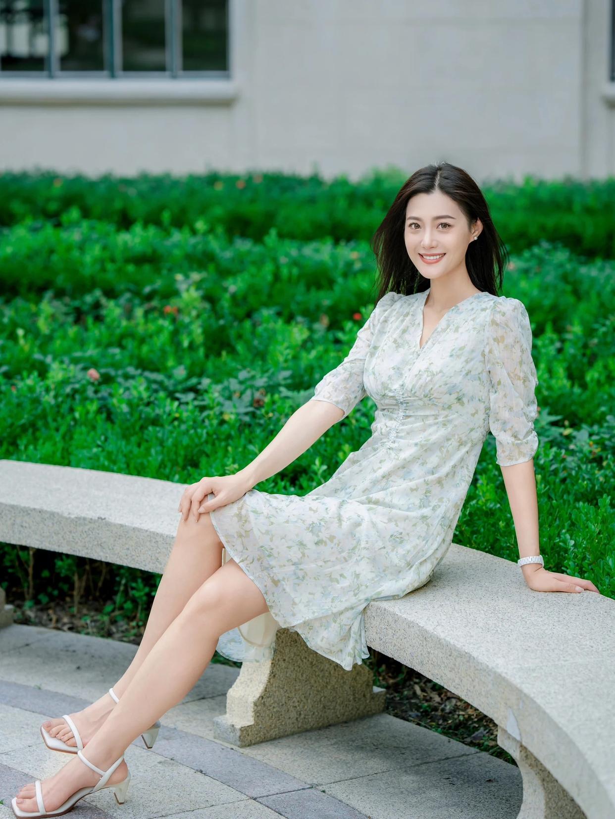 日常拍照,这些落落大方的拍照姿势,气质优雅很好看