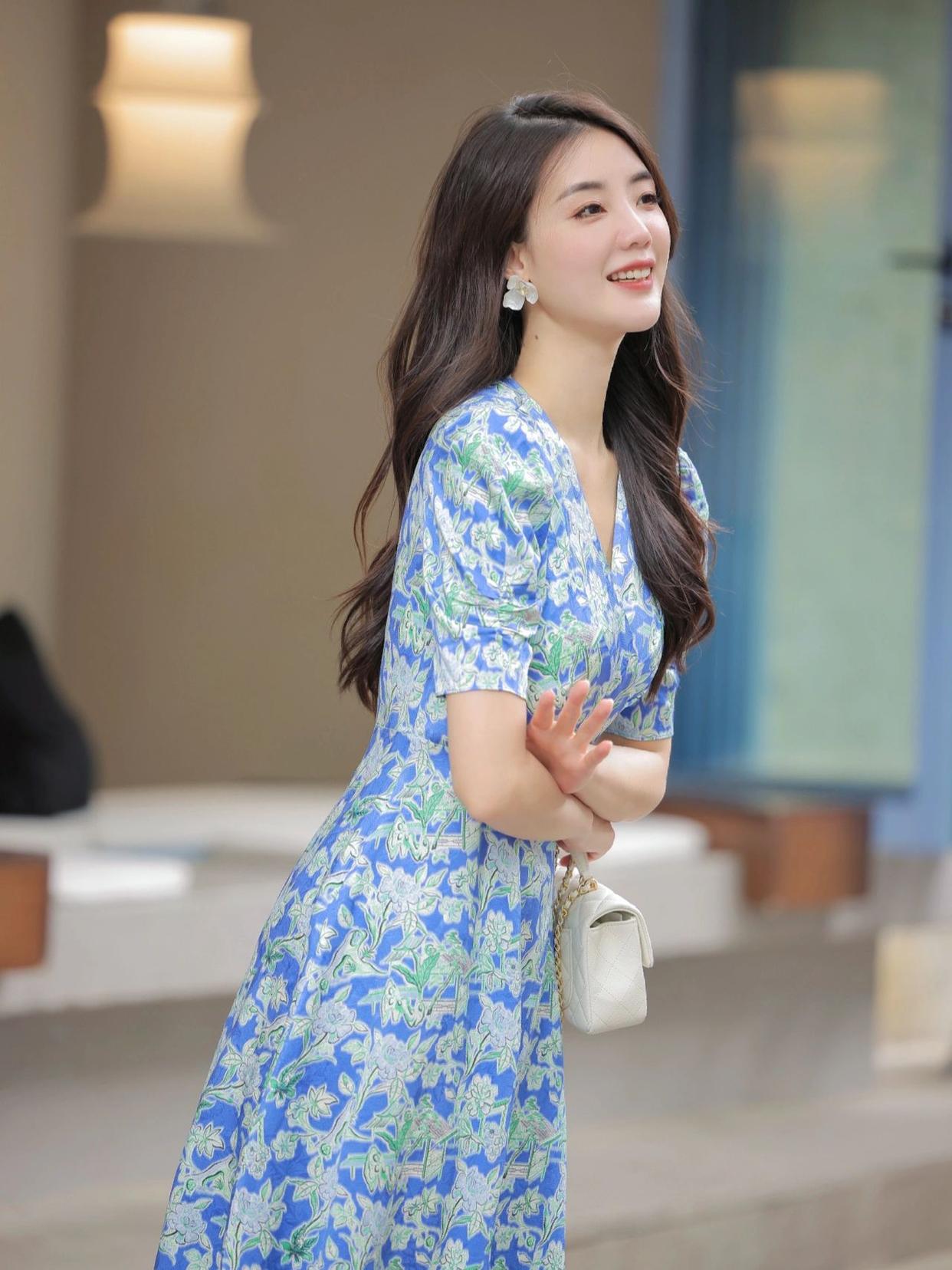 11个裙子拍照姿势,穿裙子这样摆姿势,拍照魅力好看又气质