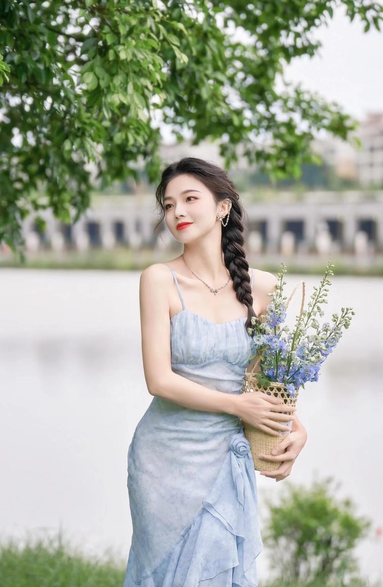 穿好看的裙子拍照,9个自然优雅的姿势,拍照尽显女性魅力