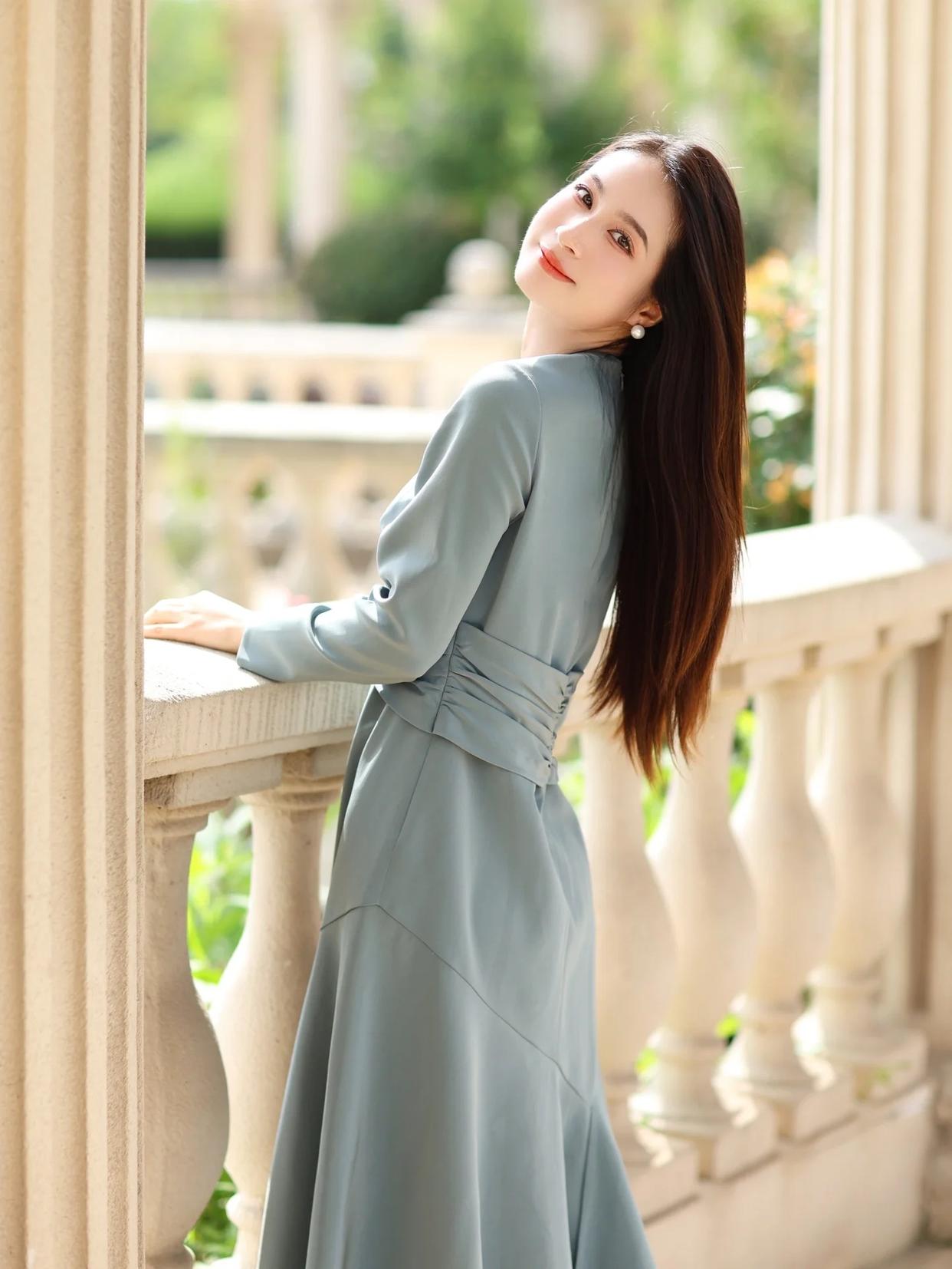 穿好看的裙子拍照,9个自然优雅的姿势,拍照尽显女性魅力